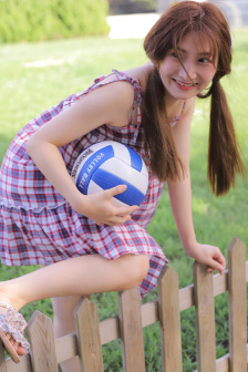 男子回家发现大姑竟在被窝里避暑